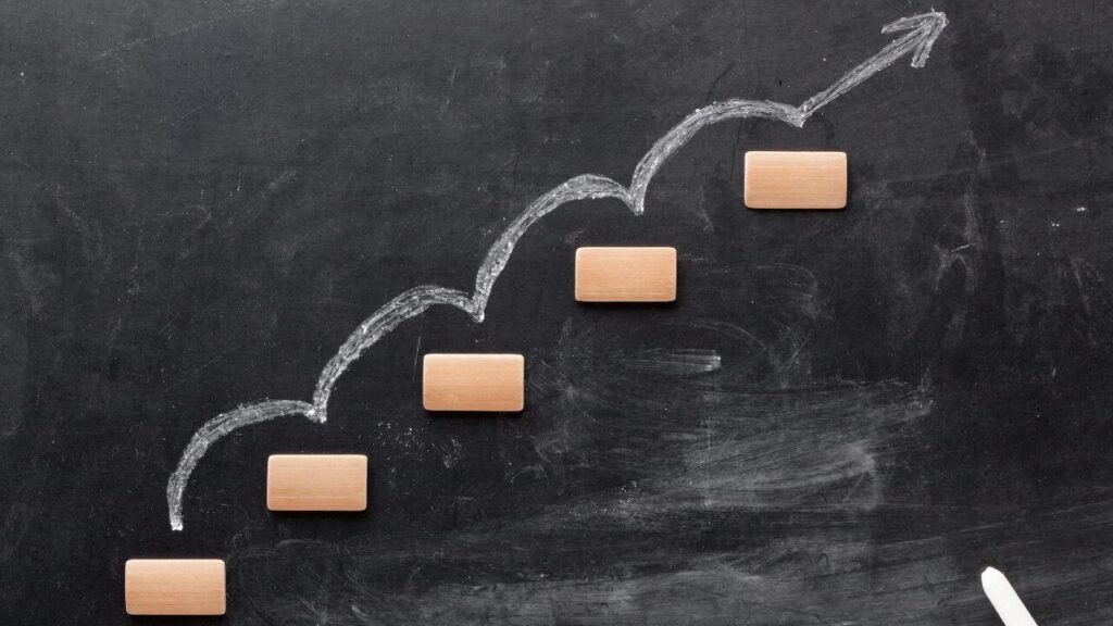 木のブロックと矢印